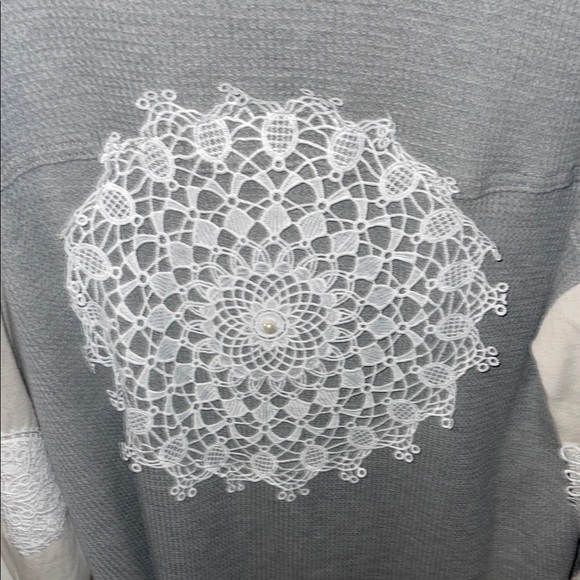 POL Gray and Cream Textured Shirt - Picture 4 of 5